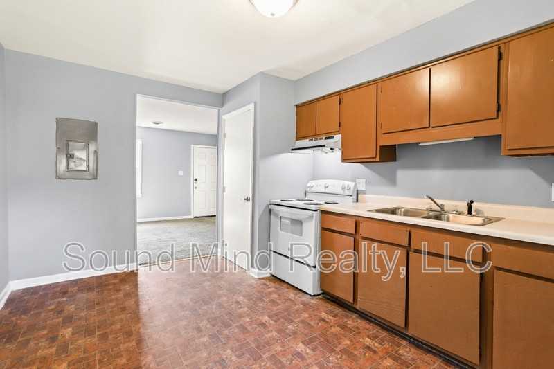 1322 Sportsman Trl - Photo 3 of 10