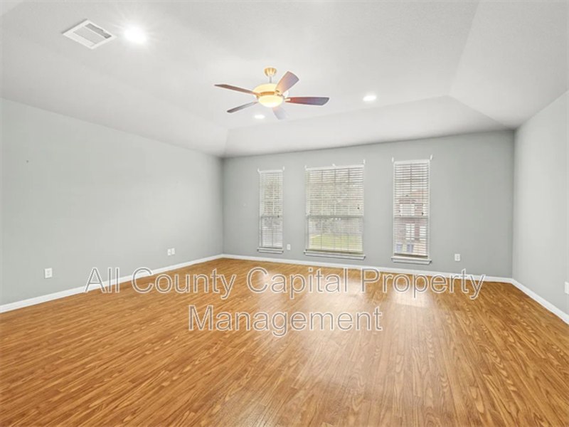 2200 N Shields Dr - Photo 4 of 17