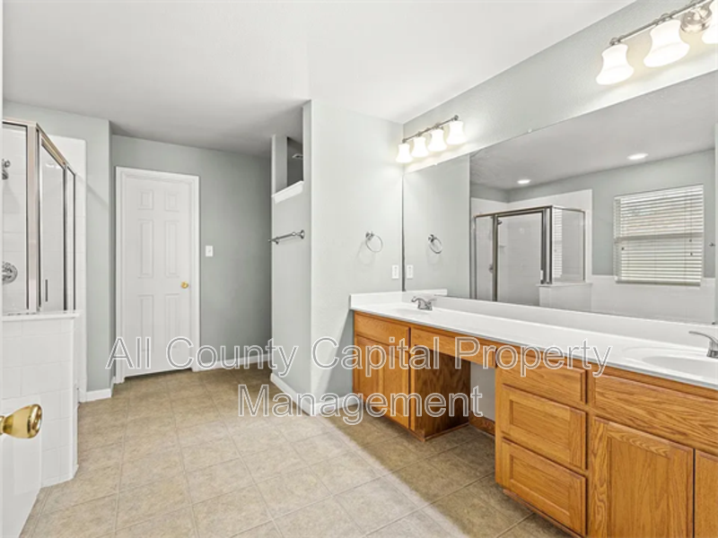 2200 N Shields Dr - Photo 5 of 17