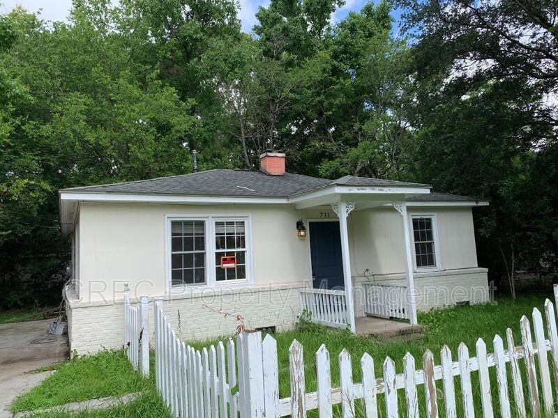 711 Locust St - Photo 3 of 20