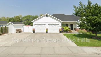featured image of 3382 Grove Ln