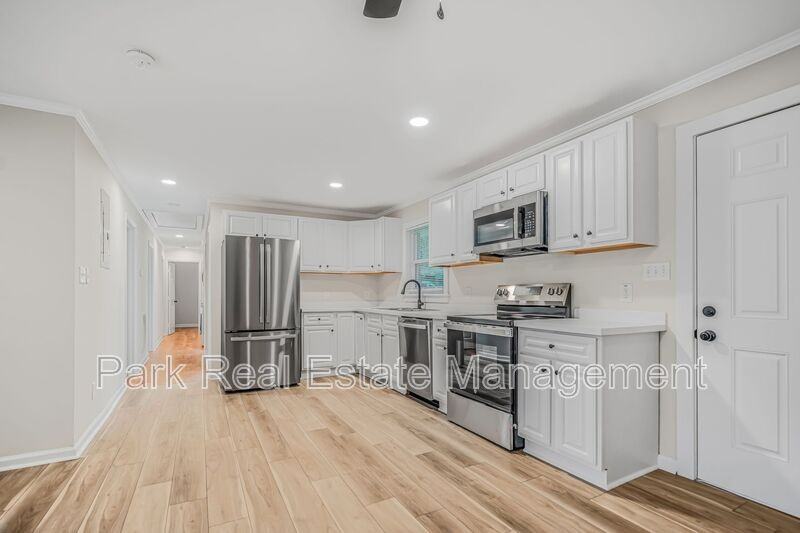 221 Howell St #200A - Photo 4 of 22