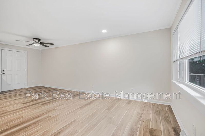 221 Howell St #200A - Photo 7 of 22