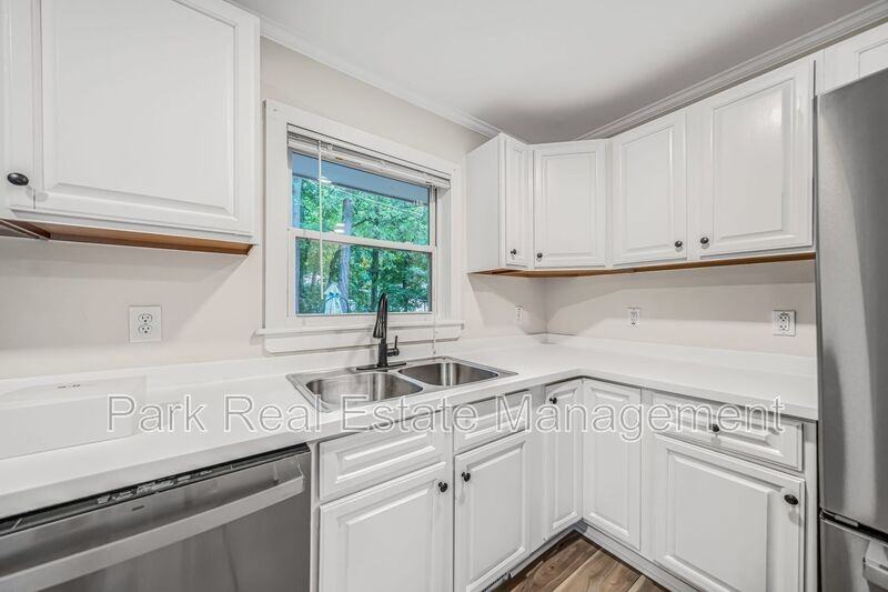 201 Howell St #600C - Photo 5 of 18