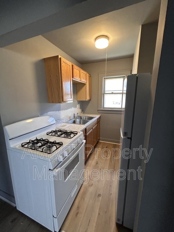 1534 3rd Ave Se - Photo 2 of 5