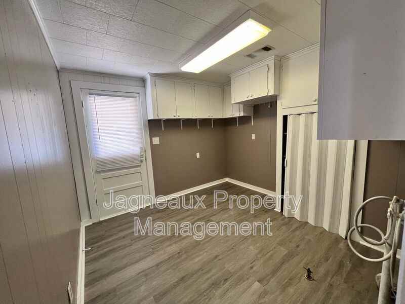 3105 Deaton St - Photo 6 of 15