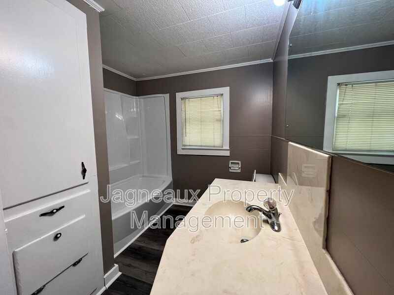 3105 Deaton St - Photo 7 of 15