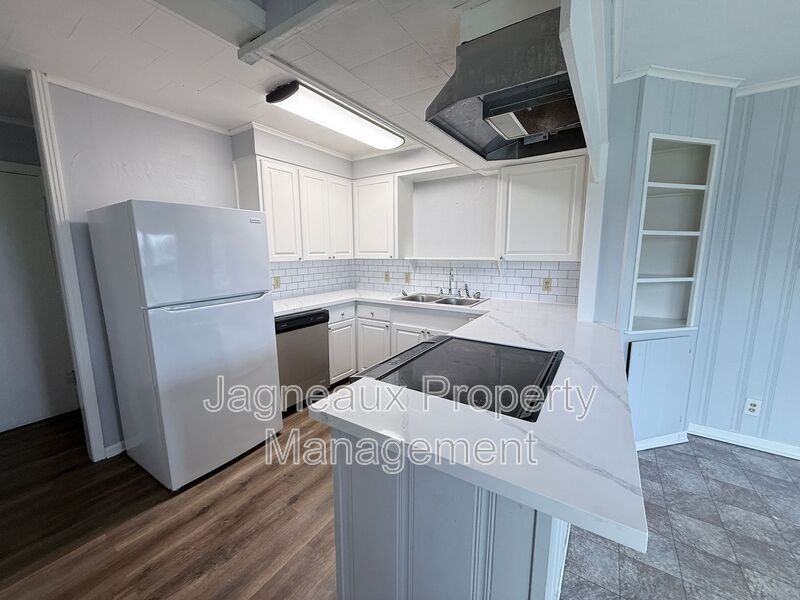 3502 Center St - Photo 4 of 10