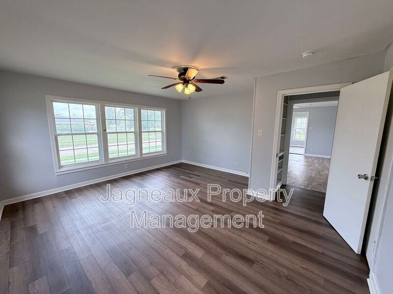 3502 Center St - Photo 5 of 10