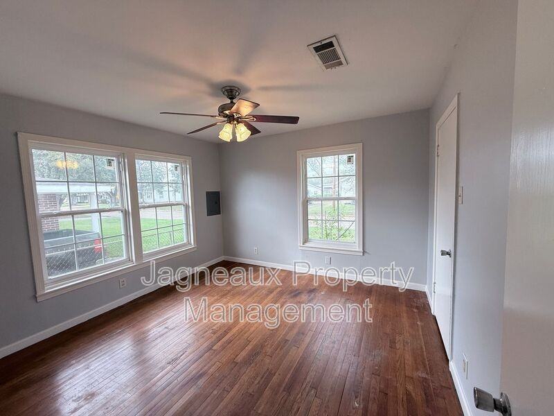 3502 Center St - Photo 7 of 10