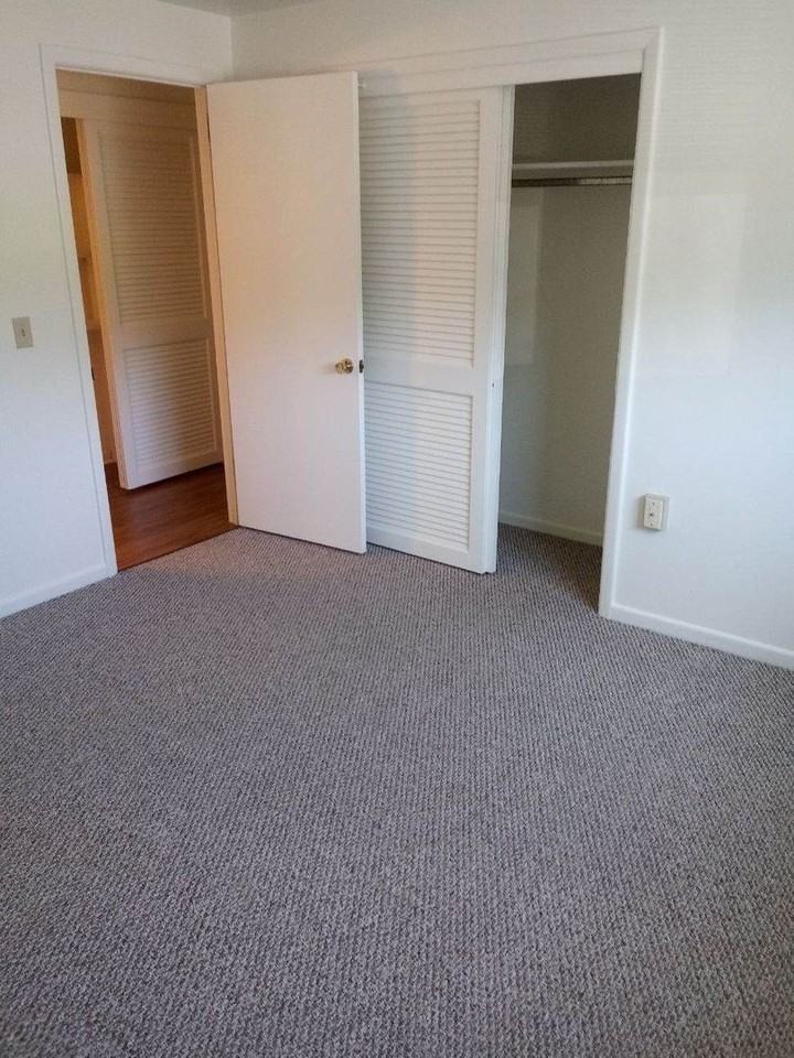 Maple Knoll Apartments - Photo 3 of 4