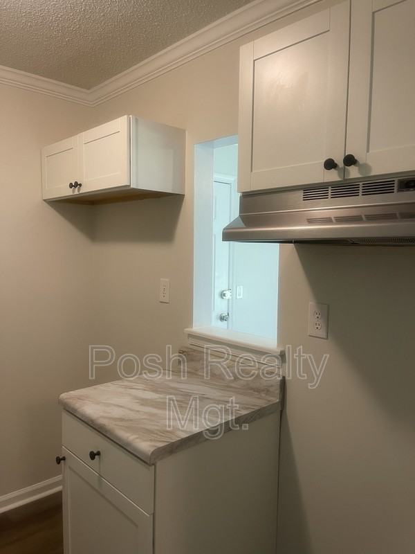 502 Mystic Dr - Photo 3 of 11