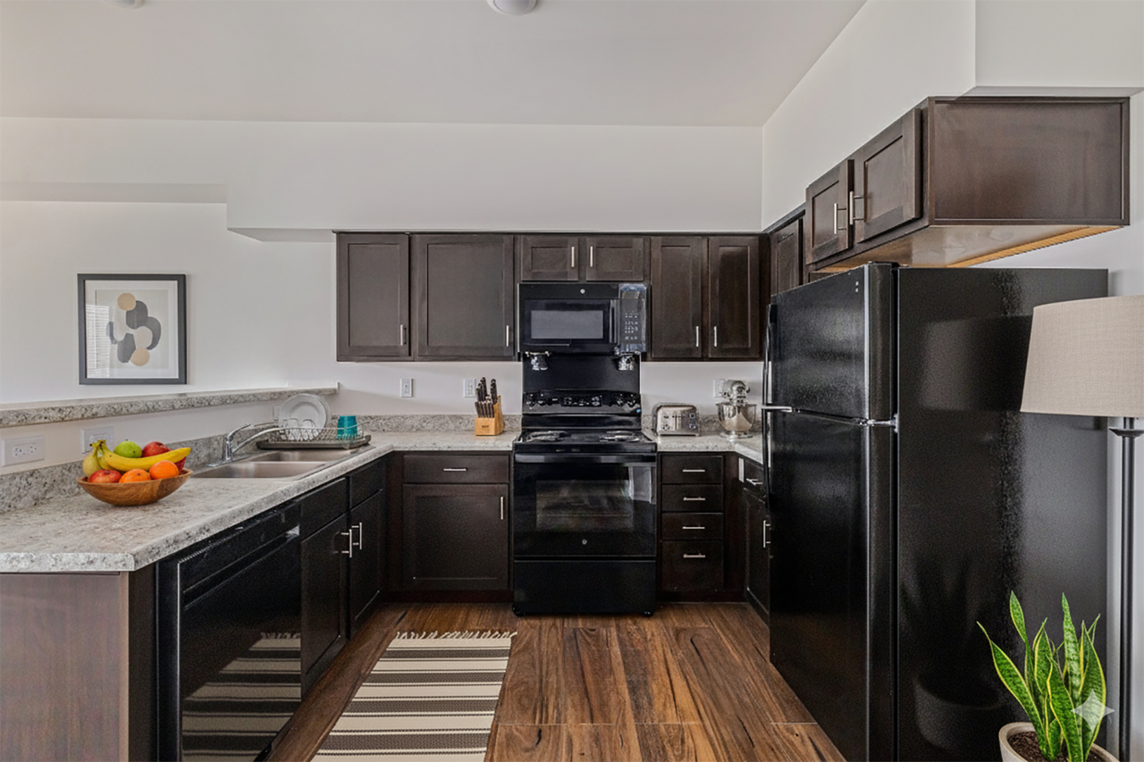 7850 East Jefferson - Photo 2 of 14