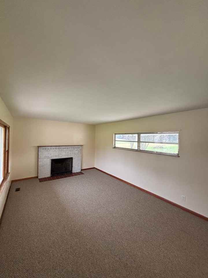 6617 Brackett Rd - Photo 2 of 30