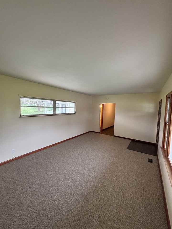 6617 Brackett Rd - Photo 3 of 30