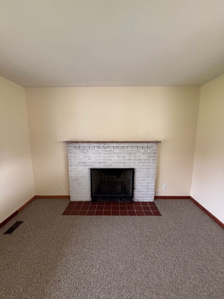 6617 Brackett Rd - Photo 5 of 30