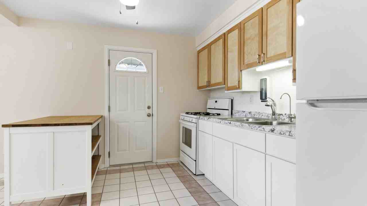 2116 Michigan Blvd. *EPM* - Photo 2 of 15