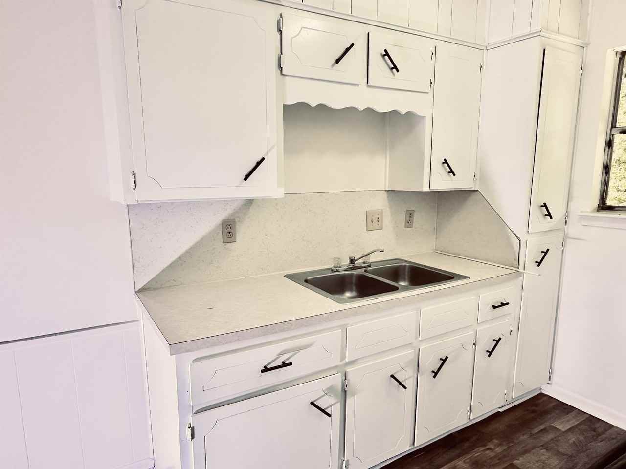 703 North Gilmer St. - Photo 3 of 45