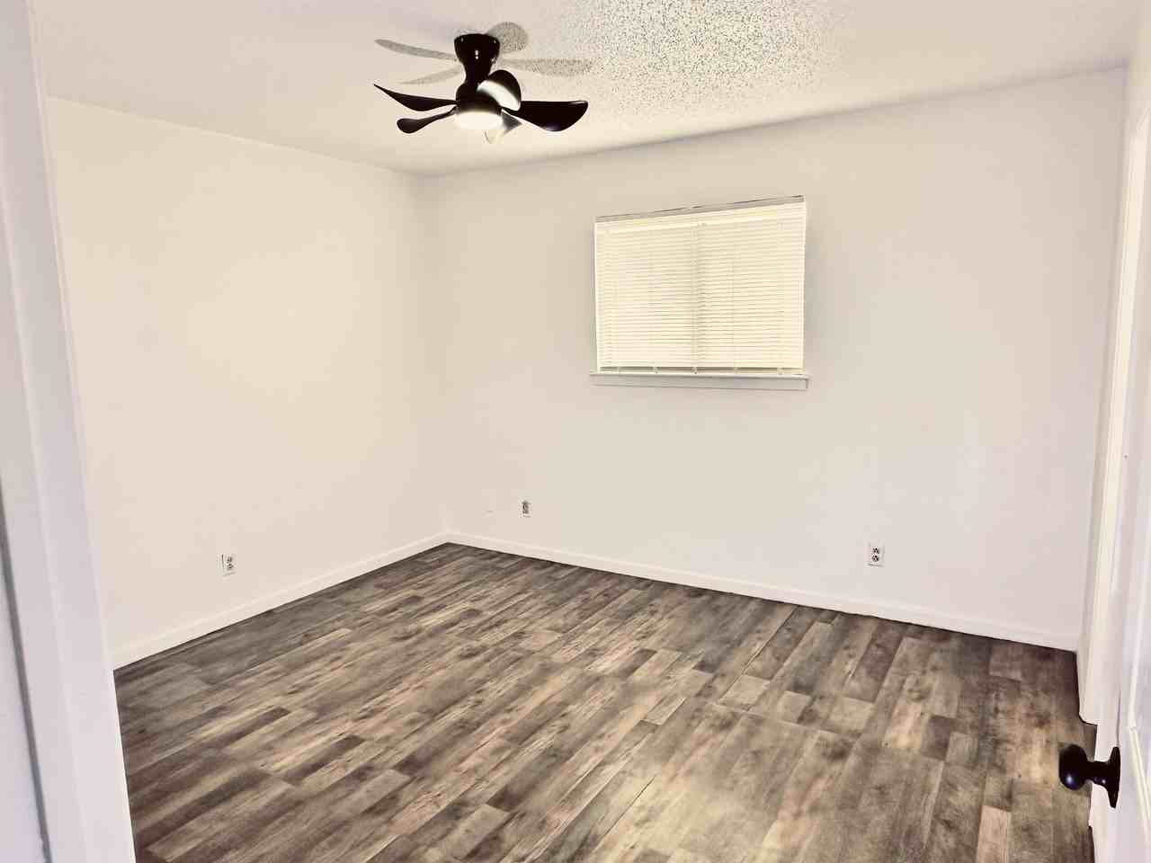 703 North Gilmer St. - Photo 4 of 45