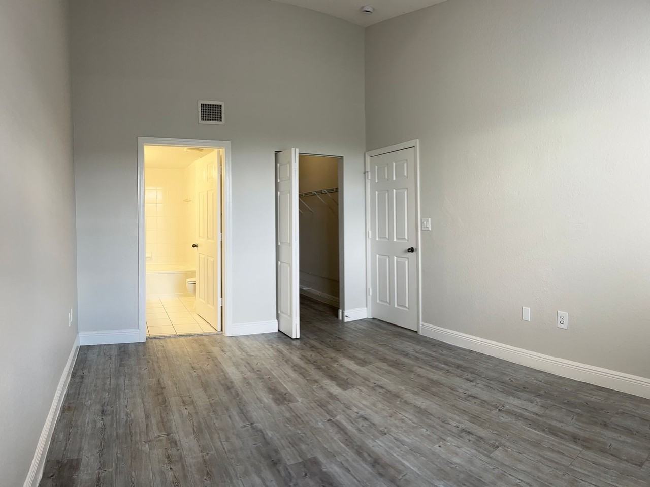 City Center Apartments - Photo 7 of 24