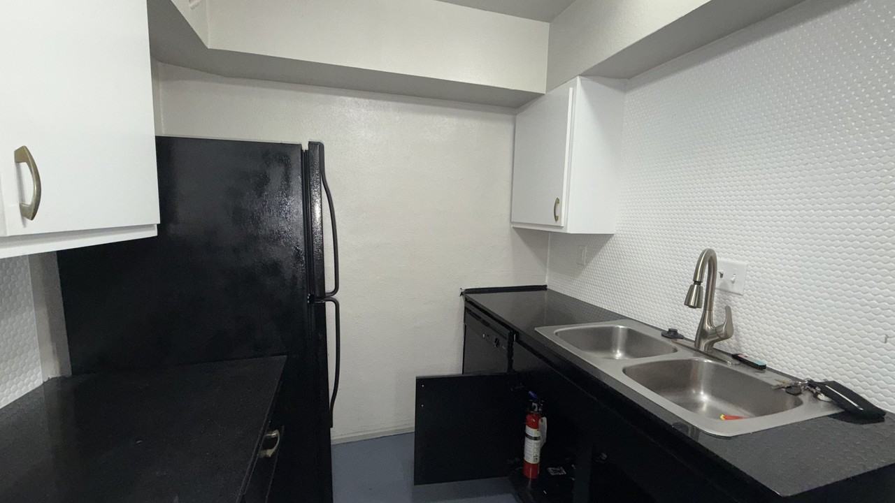 Memorial (5400) - Photo 3 of 50