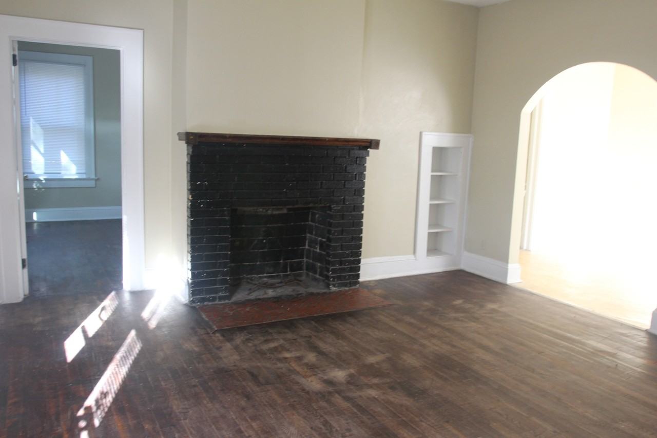 Society Avenue 827 West - Photo 2 of 9