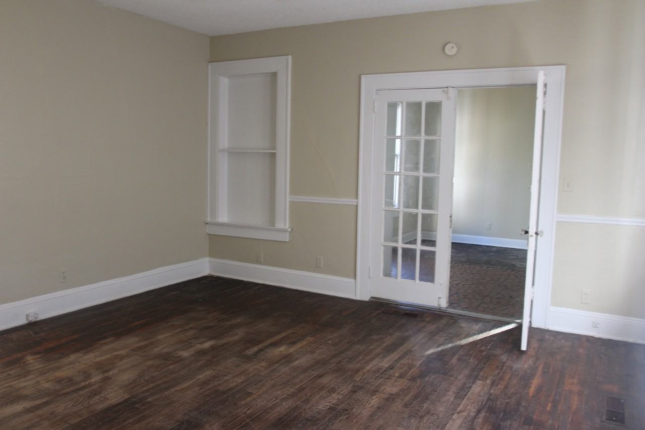 Society Avenue 827 West - Photo 3 of 9