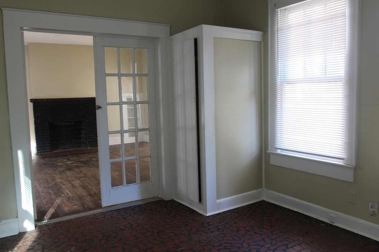 Society Avenue 827 West - Photo 4 of 9