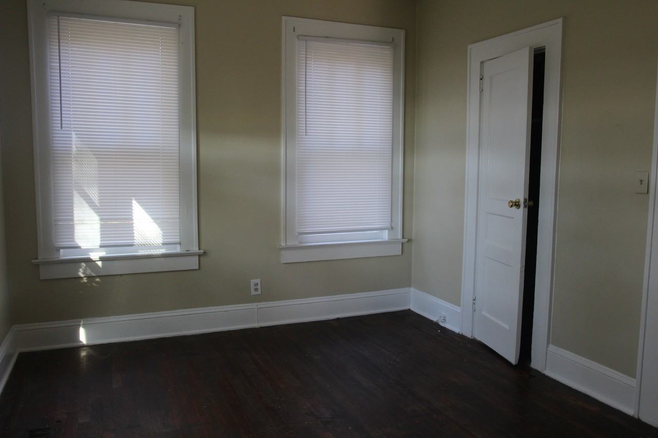 Society Avenue 827 West - Photo 5 of 9