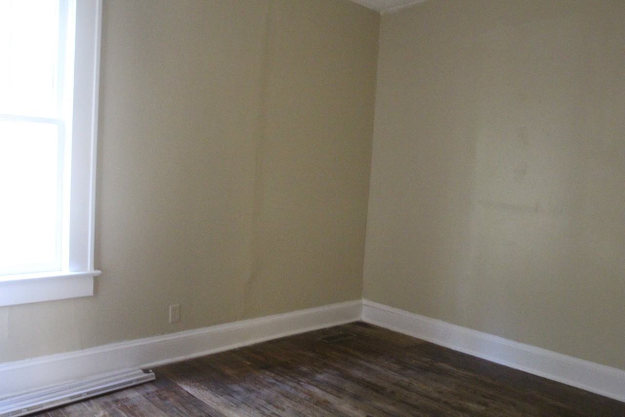 Society Avenue 827 West - Photo 6 of 9