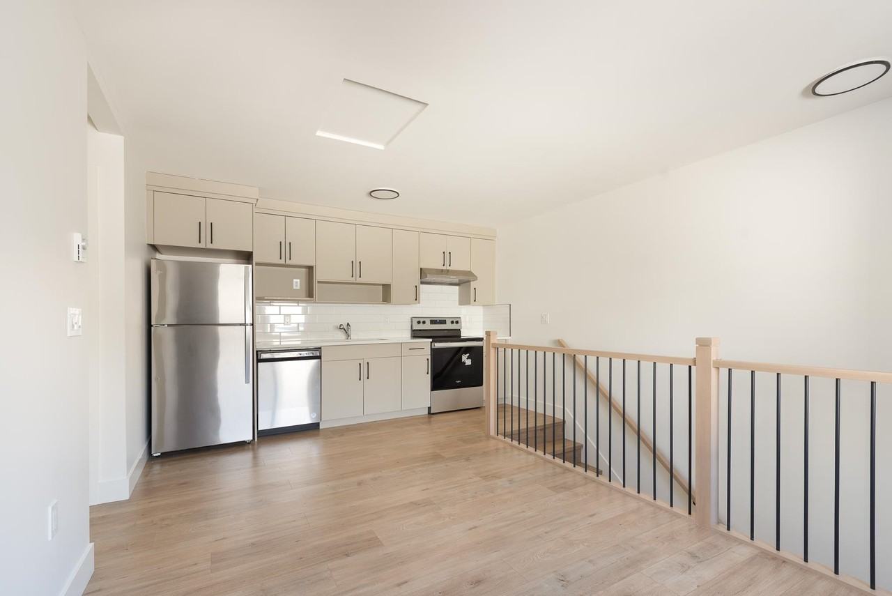 800 Walls Avenue - Photo 5 of 10