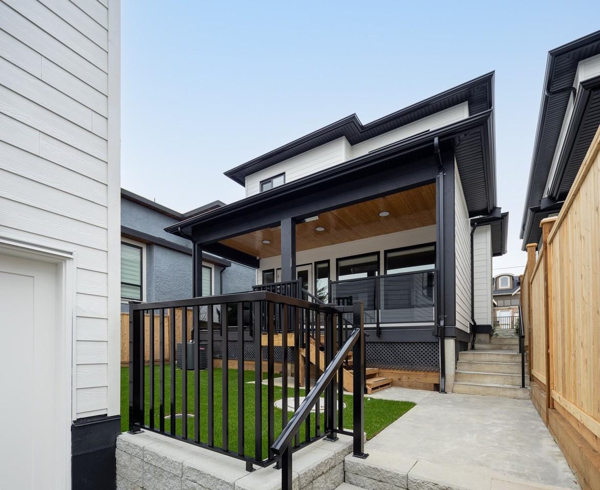 800 Walls Avenue - Photo 2 of 10