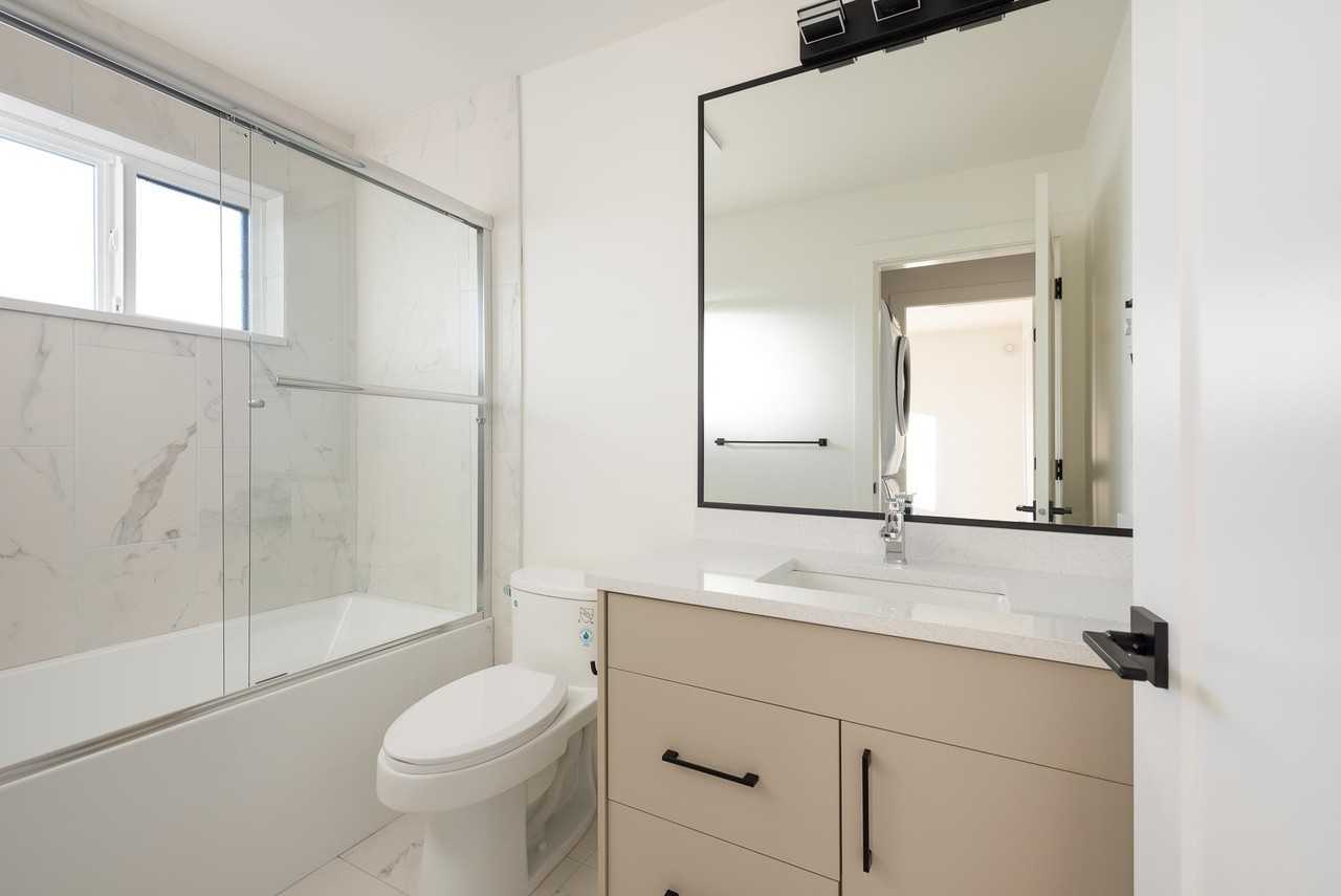 800 Walls Avenue - Photo 7 of 10