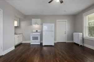 featured image of 204 E Franklin St