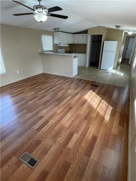 128 Oxford Ln - Photo 2 of 10