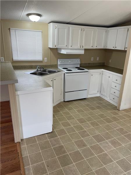 128 Oxford Ln - Photo 4 of 10