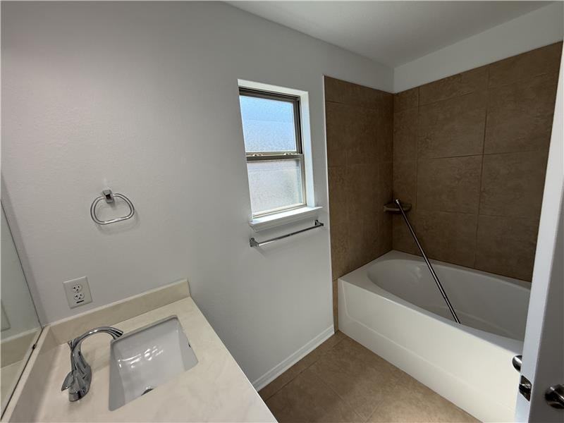 531 Parkfield Ln - Photo 4 of 11