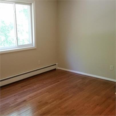 825 Oakcrest - Photo 5 of 8