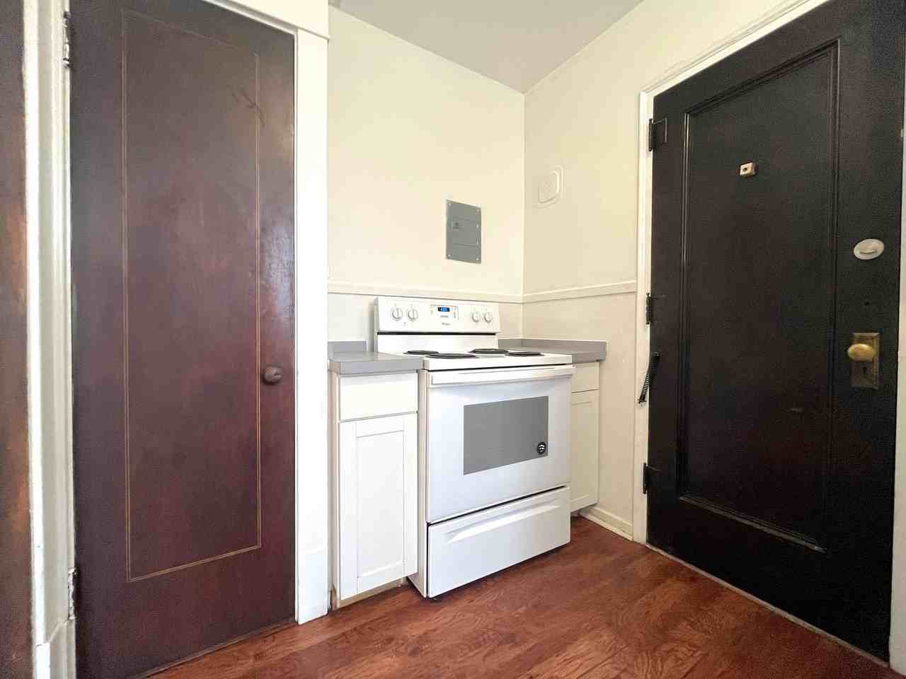 196 Crescent Ave Apt 22a #22A - Photo 6 of 13