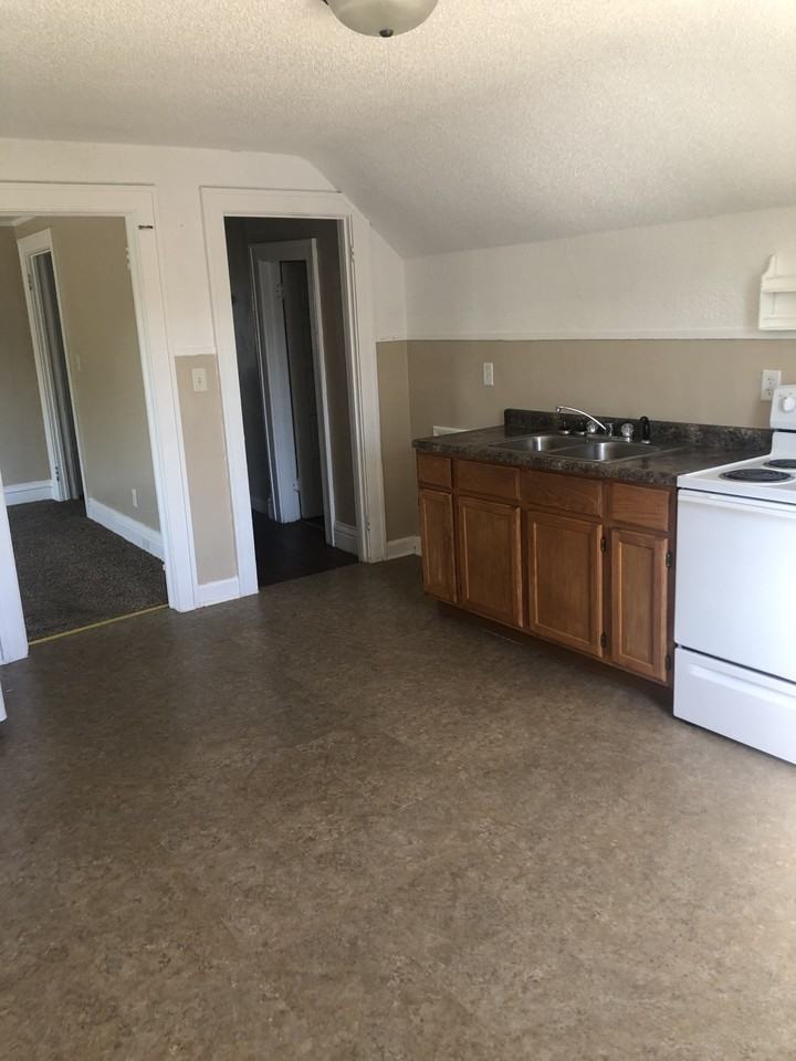 611 6th Street South - Photo 2 of 7