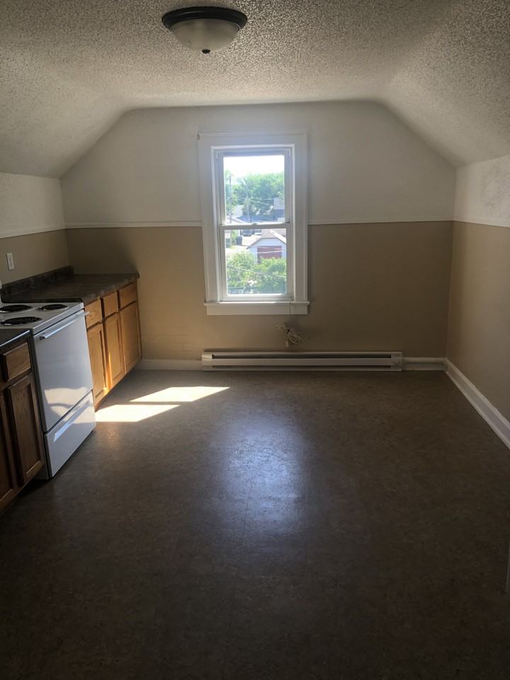 611 6th Street South - Photo 3 of 7