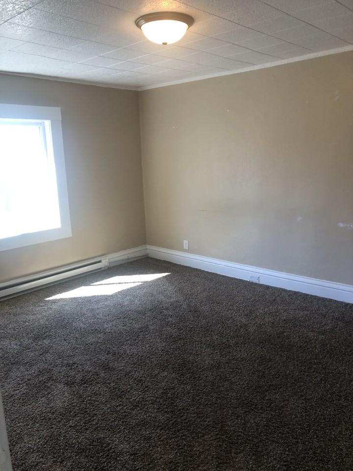 611 6th Street South - Photo 4 of 7