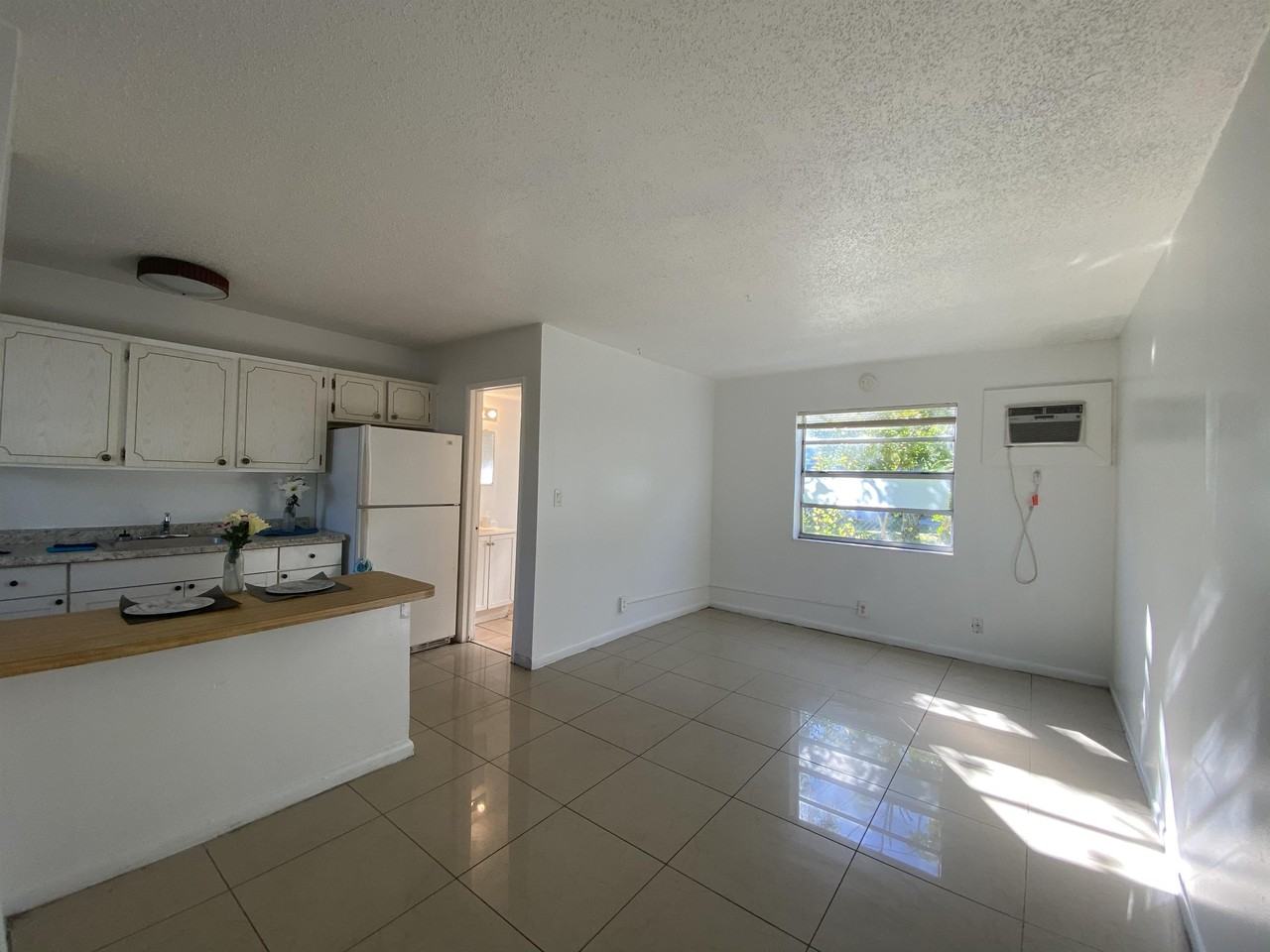 116 NE 9 th St (1142 Realty Inc) Cozy Terrace PLEASE READ T - Photo 2 of 10