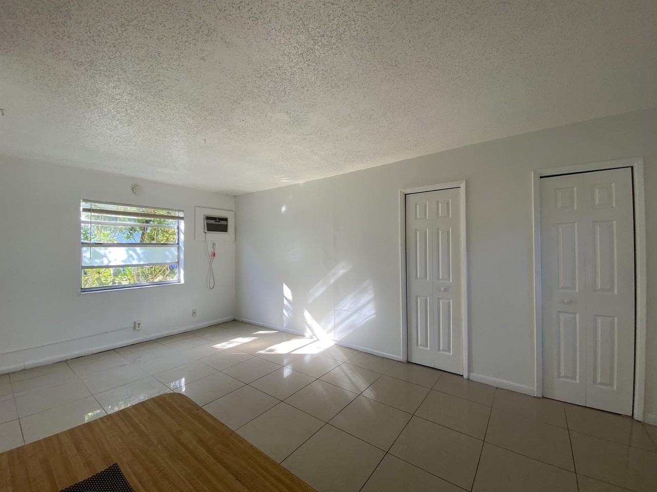 116 NE 9 th St (1142 Realty Inc) Cozy Terrace PLEASE READ T - Photo 3 of 10