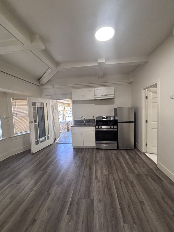2901 Van Buren Place - Photo 3 of 10
