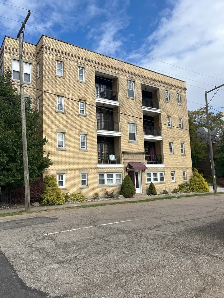 Superior - Photo 2 of 10