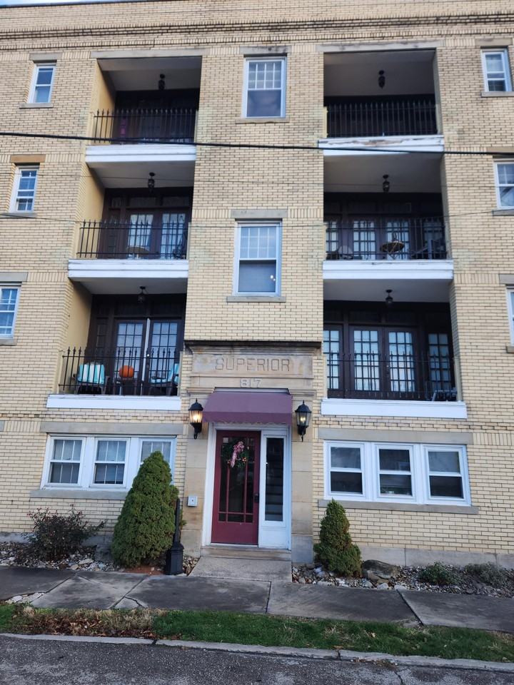 Superior - Photo 3 of 10