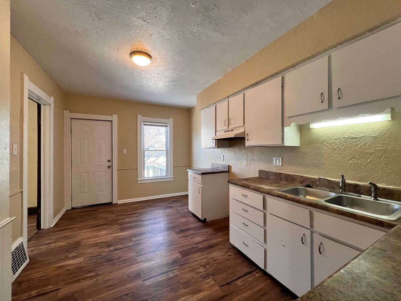 437 Hiett Ave - Photo 5 of 13