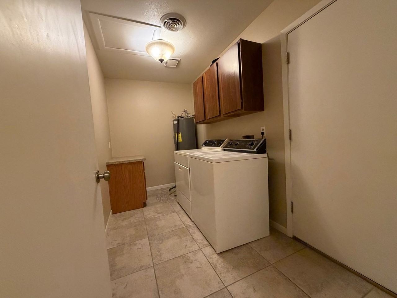 1014 Plaza Del Sol - Photo 2 of 12