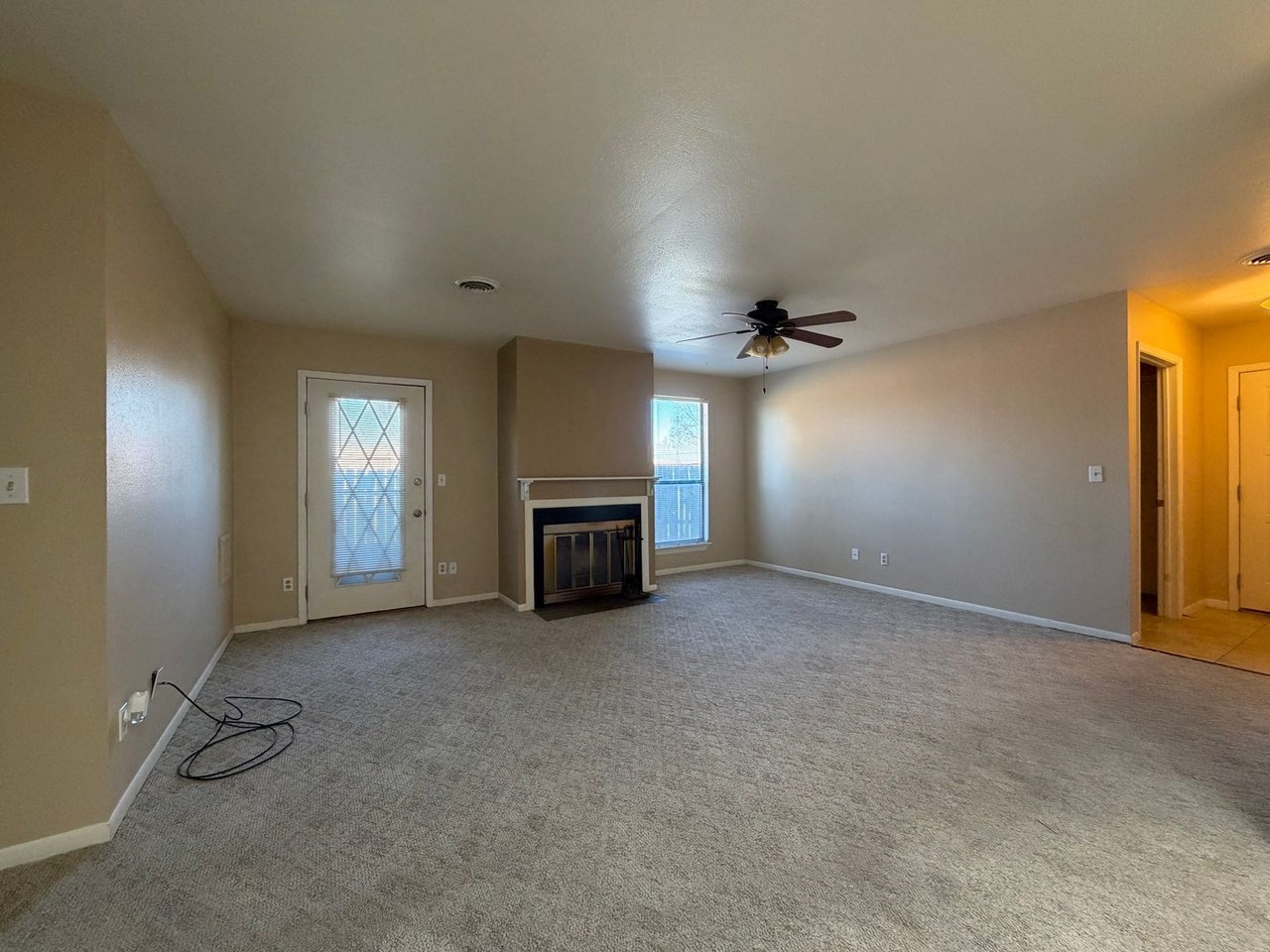 1014 Plaza Del Sol - Photo 3 of 12